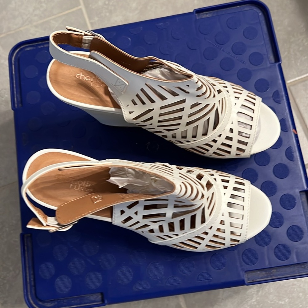 NWOT Charlotte Russe Wedge- Cream - Picture 2 of 4
